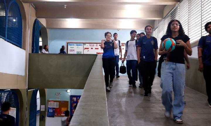 Pé-de-Meia começa a pagar sexta parcela a estudantes nesta segunda