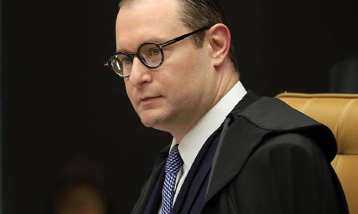 STF: Zanin pede a Fachin acesso a todo material de celular de Vorcaro